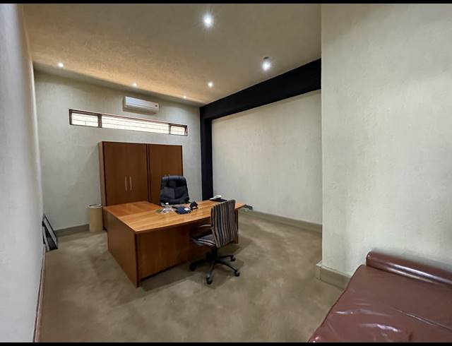 3,965M² INVESTMENT FOR SALE IN HOUGHTON ESTATE